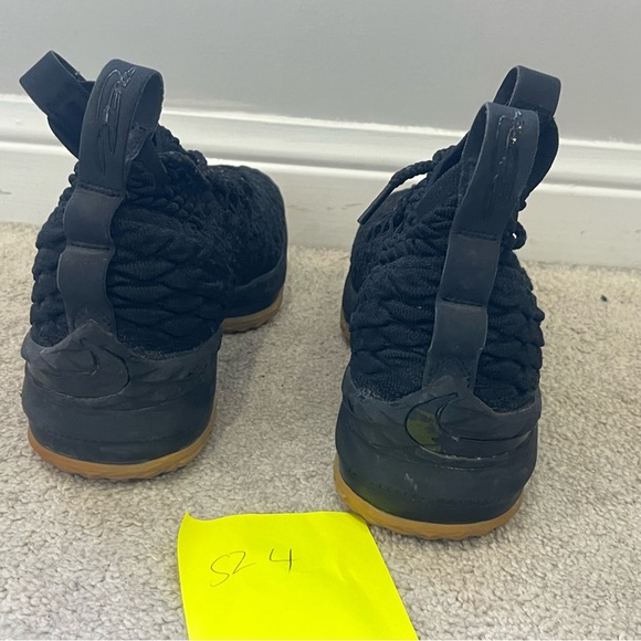 Youth Lebron 17 like new - Picture 4 of 5